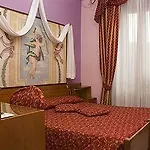 La Bussola Hotell 3*