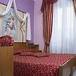 La Bussola Hotell 3*